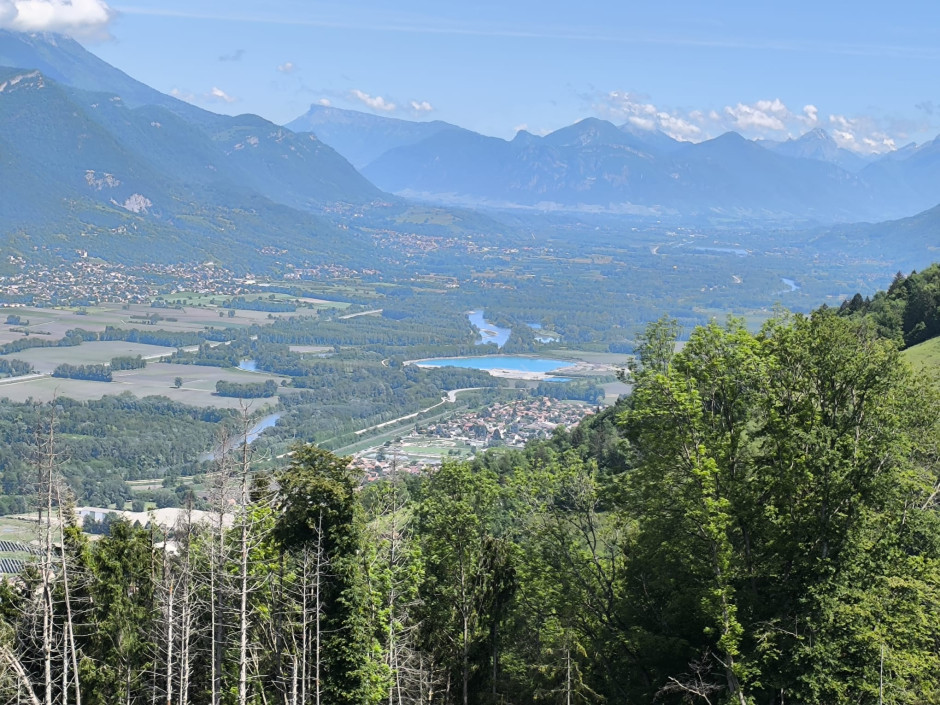 Vallée de l'Isére et le Massif des Beauges 